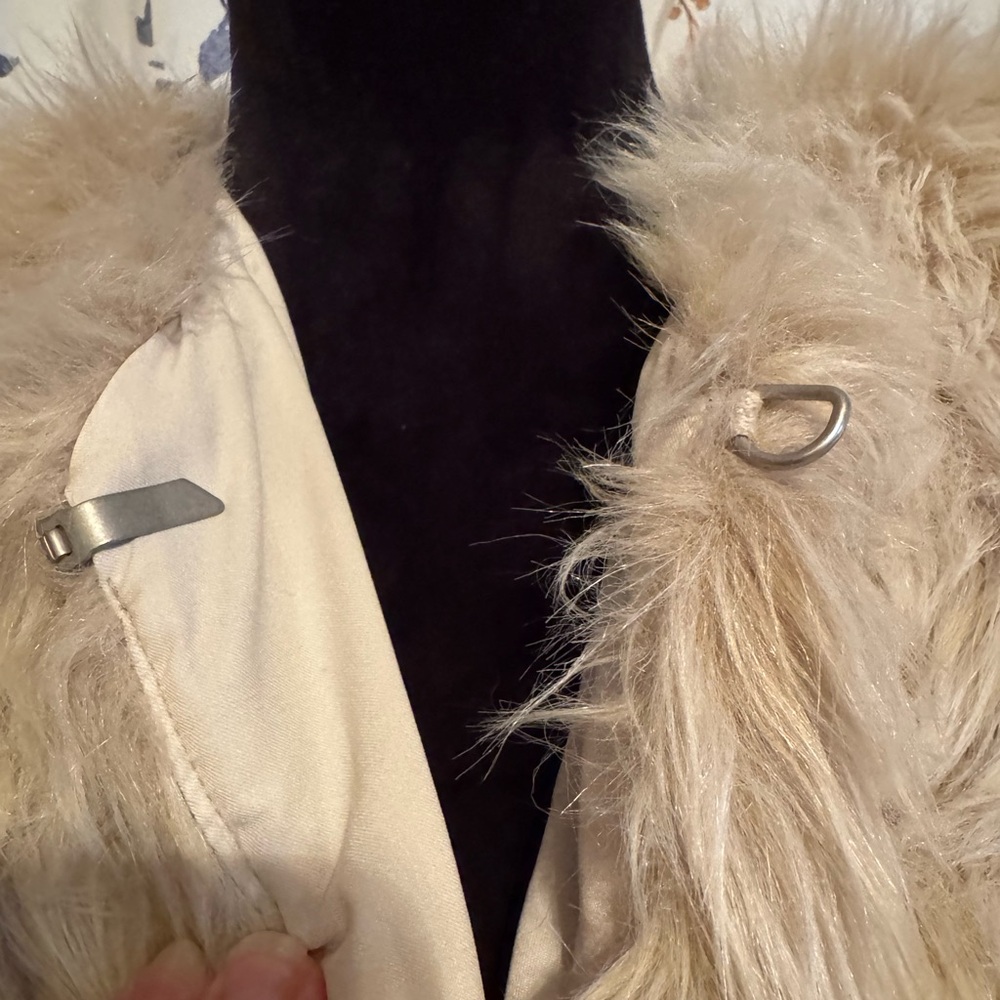 Women's Gap Faux  Teddy Fur Vest in Cream Size L - Picture 5 of 5